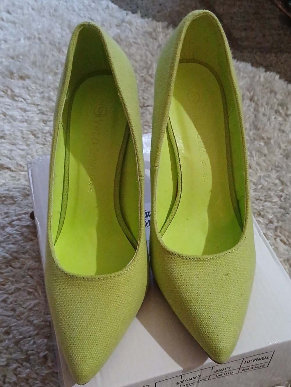 Line Green Pumps